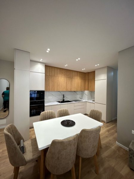 Tirane, jepet me qera apartament 2+1 Kati 5, 80 m² 750 € (Rruga e kavajes)