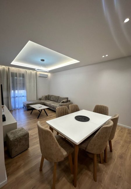 Tirane, jepet me qera apartament 2+1 Kati 5, 80 m² 750 € (Rruga e kavajes)