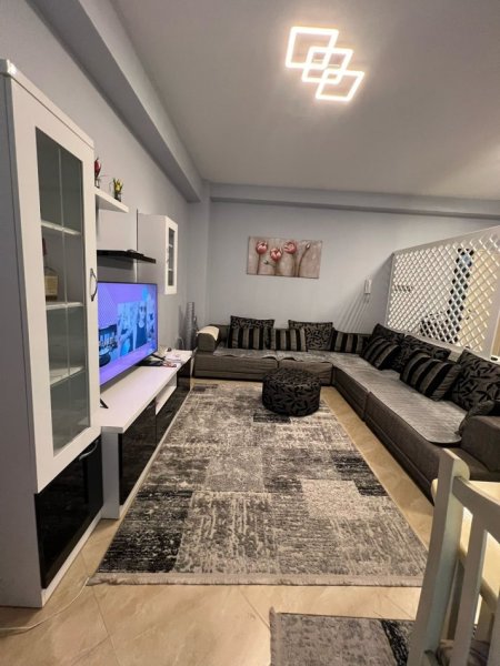 Tirane, jepet me qera apartament 1+1+Ballkon Kati 4, 70 m² 510 € (Rruga Siri Kodra)