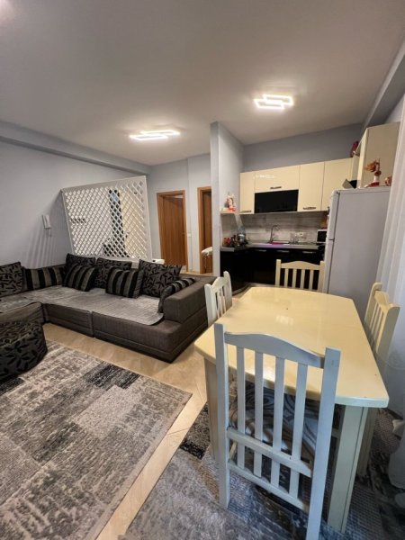 Tirane, jepet me qera apartament 1+1+Ballkon Kati 4, 70 m² 510 € (Rruga Siri Kodra)