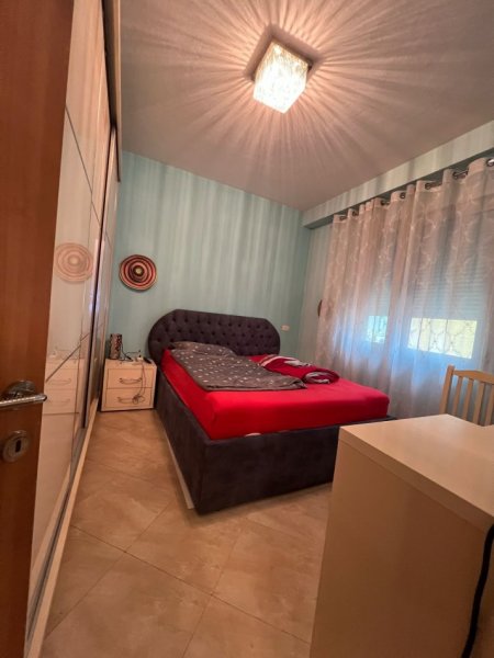 Tirane, jepet me qera apartament 1+1+Ballkon Kati 4, 70 m² 510 € (Rruga Siri Kodra)