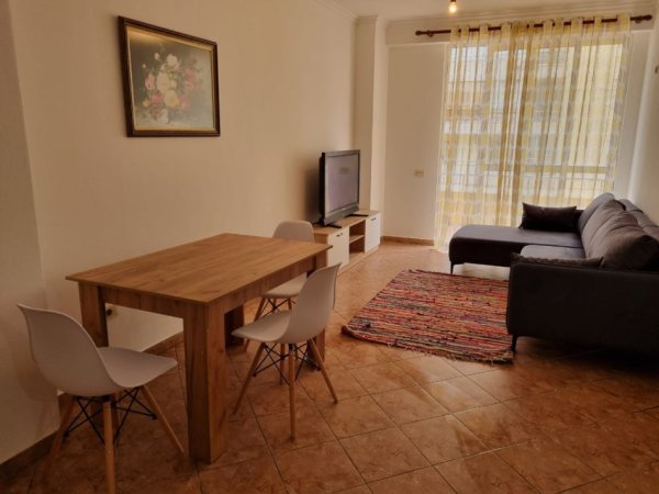 Tirane, jepet me qera apartament 2+1+Ballkon Kati 5, 100 m² 470 € (Rruga Mikel Maruli)