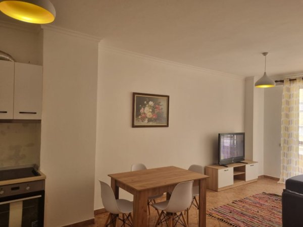 Tirane, jepet me qera apartament 2+1+Ballkon Kati 5, 100 m² 470 € (Rruga Mikel Maruli)