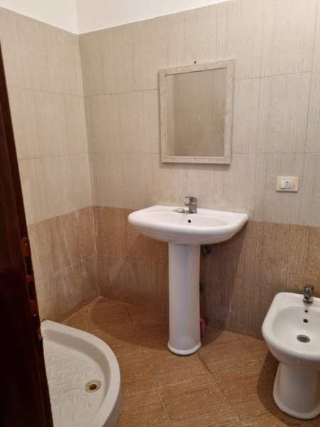 Tirane, jepet me qera apartament 2+1+Ballkon Kati 5, 100 m² 470 € (Rruga Mikel Maruli)