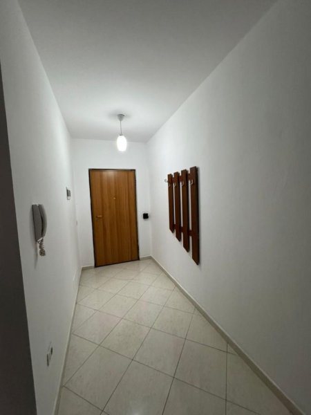 Tirane, jepet me qera apartament 1+1 Kati 4, 60 m² 500 € (Rruga e elbasanit)
