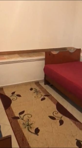 Tirane, jepet me qera apartament 1+1 Kati 1, 50 m² 220 € ( JEPET ME QERA SHTËPI 1+1 NË 5 MAJ – VETËM PËR VAJZA!)