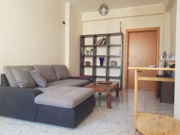Tirane, jepet me qera apartament 2+1 Kati 5, 72 m² 500 € (Bulevardi Zogu i 1)