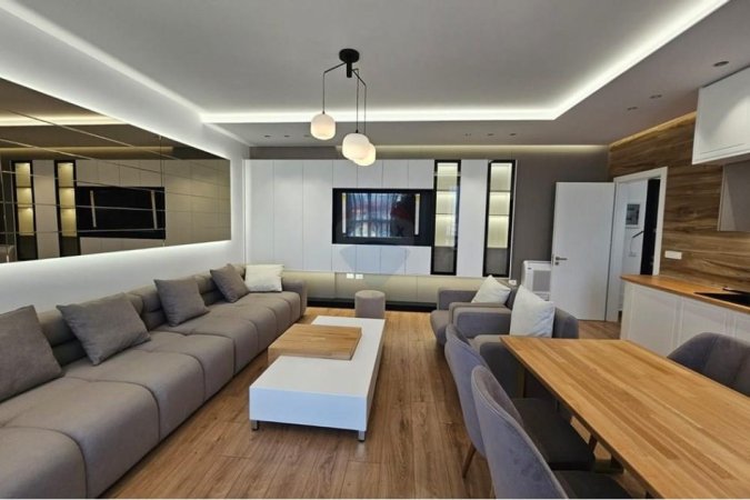 Tirane, jepet me qera 1+1+Ballkon Kati 6, 78 m² 650 € (bulevardi ri)