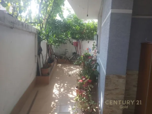 Tirane, shitet Vile 2 Katshe Kati 2, 190 m² 170.000 € (Rruga Lunxheri)