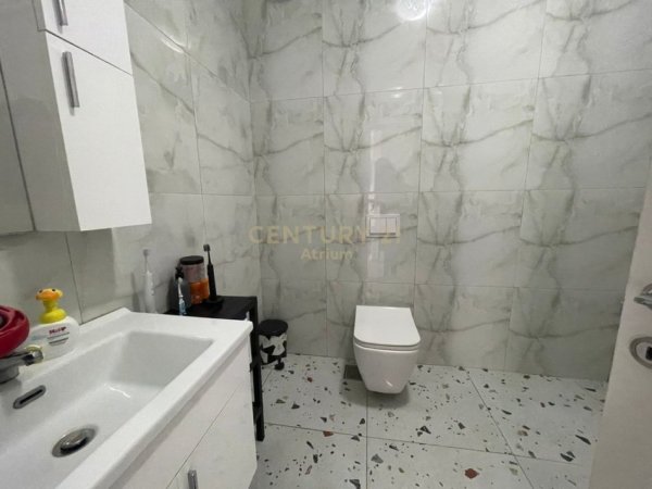 Tirane, jepet me qera apartament 2+1 Kati 2, 101 m² 600 € (LIQENI I THATE &#039;&#039;KOMPLEKSI FZ&#039;&#039;)