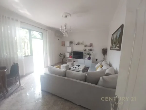 Tirane, shitet Vile 2 Katshe Kati 2, 190 m² 170.000 € (Rruga Lunxheri)