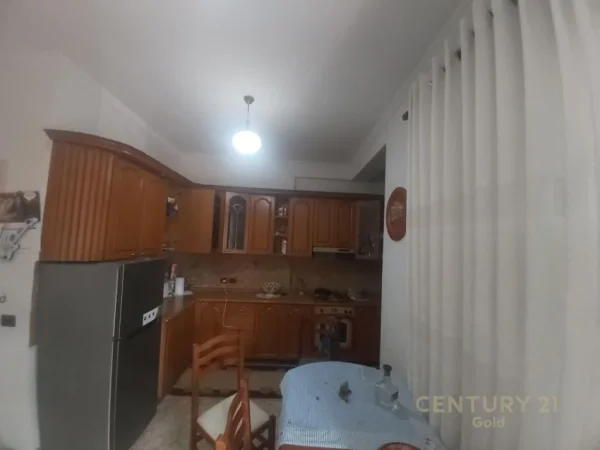 Tirane, shitet Vile 2 Katshe Kati 2, 190 m² 170.000 € (Rruga Lunxheri)
