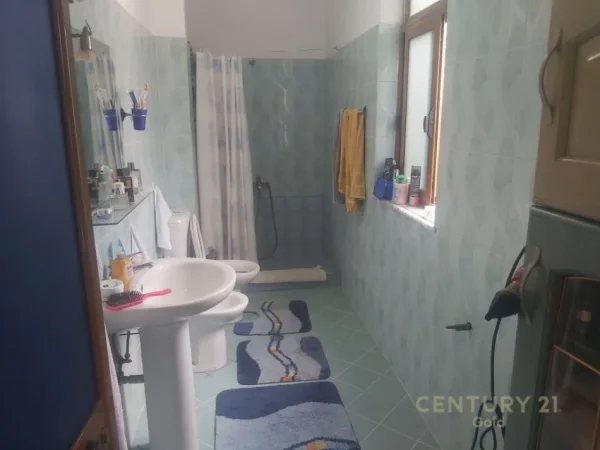 Tirane, shitet Vile 2 Katshe Kati 2, 190 m² 170.000 € (Rruga Lunxheri)