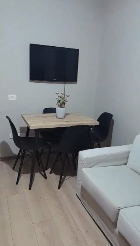 Tirane, jepet me qera 1+1 Kati 2, 60 m² 480 € (Vasil Shanto)
