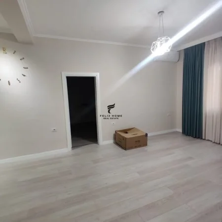 Tirane, jepet me qera zyre Kati 1, 112 m² 800 € (21 DHJETORI)
