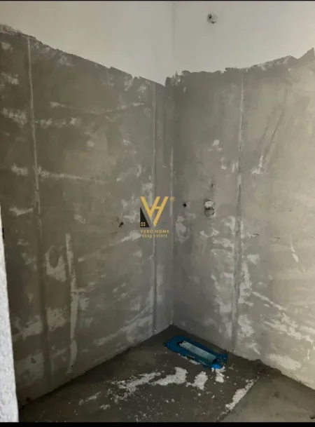 Tirane, shitet apartament 2+1+Ballkon Kati 3, 96 m² 115.200 € (PASKUQAN)