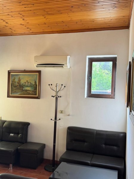 Tirane, jepet me qera ambjent biznesi Kati 2, 75 m² 800 € (Rruga e Kavajes)