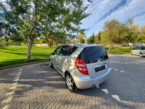 Durres, shitet makine Mercedes Benz Aclass 180 Nafte, gri metalizato automatik Kondicioner 195.000 km