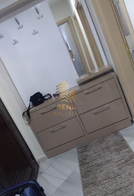 Tirane, jepet me qera apartament 1+1+Ballkon Kati 4, 65 m² 400 € (Rruga Memo Meto)