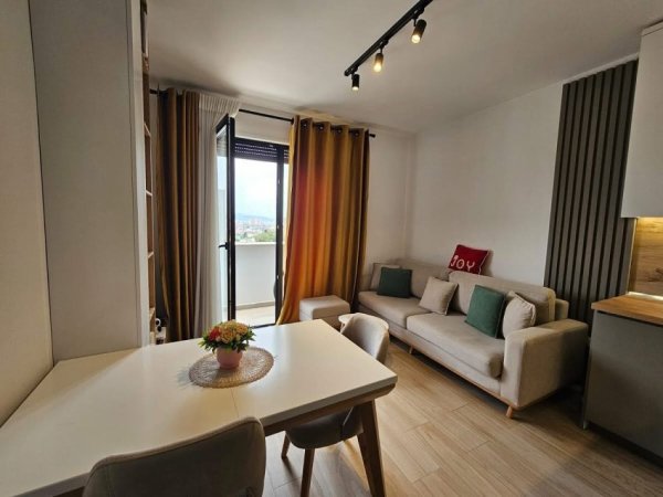 Tirane, jepet me qera apartament 1+1 , 550 € (Don Bosko)