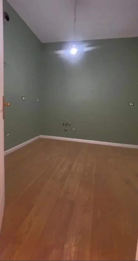 Tirane, jepet me qera zyre Kati 6, 80 m² 750 € (rruga urani pano)