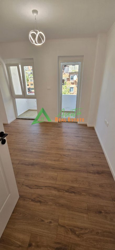 Tirane, jepet me qera apartament 2+1 Kati 4, 64 m² 169.000 € (Rr. E Kavajes)