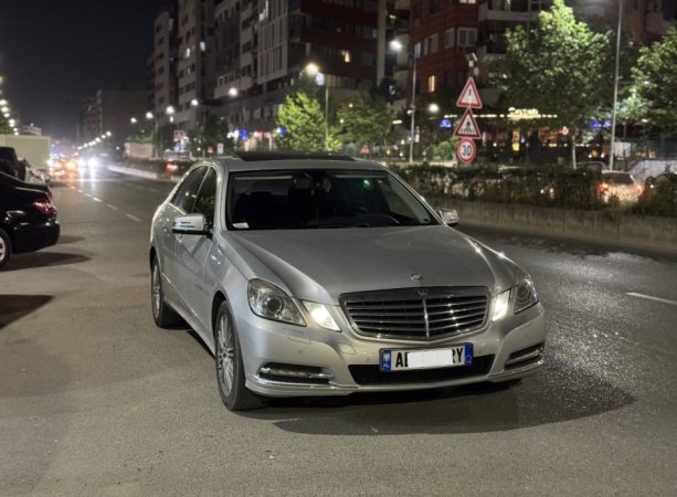 Tirane, shitet makine Mercedes-Benz 350 Benzin, gri metalizato automatik Kondicioner 188.000 km 7.500 €