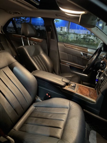 Tirane, shitet makine Mercedes-Benz 350 Benzin, gri metalizato automatik Kondicioner 188.000 km 7.500 €