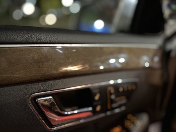 Tirane, shitet makine Mercedes-Benz 350 Benzin, gri metalizato automatik Kondicioner 188.000 km 7.500 €