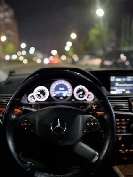 Tirane, shitet makine Mercedes-Benz 350 Benzin, gri metalizato automatik Kondicioner 188.000 km 7.500 €