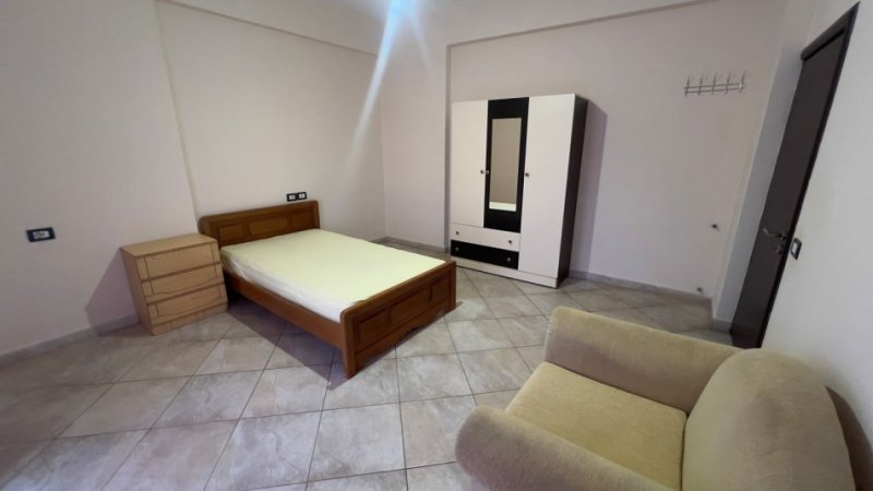 Tirane, jepet me qera apartament 3+1+Ballkon Kati 2, 90 m² 510 € (Rruga Sali Nivica)