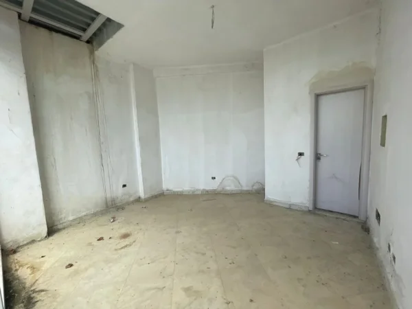 shitet dyqan Kati 0, 23 m² (Fresku)