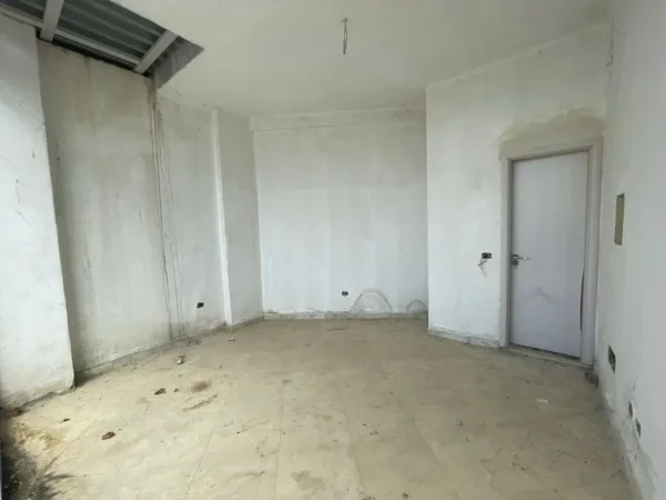 shitet dyqan Kati 0, 23 m² (Fresku)