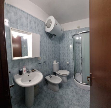 Tirane, jepet me qera apartament 1+1+Ballkon Kati 9, 85 m² 716 € (Rruga Xhorxhi Martini)