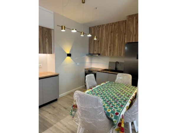 Tirane, jepet me qera apartament 2+1+Ballkon ,700 Euro/Muaj,  (Vasil Shanto)