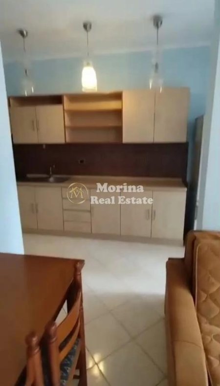 Tirane, jepet me qera apartament 1+1 Kati 2, 65 m² 300 € (Fresku-Rruga e Teleferikut)