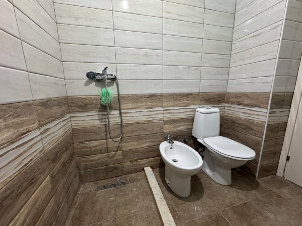 Tirane, shes apartament 1+1+Ballkon Kati 4, 70 m² 147.000 € (fakulteti shkencave)