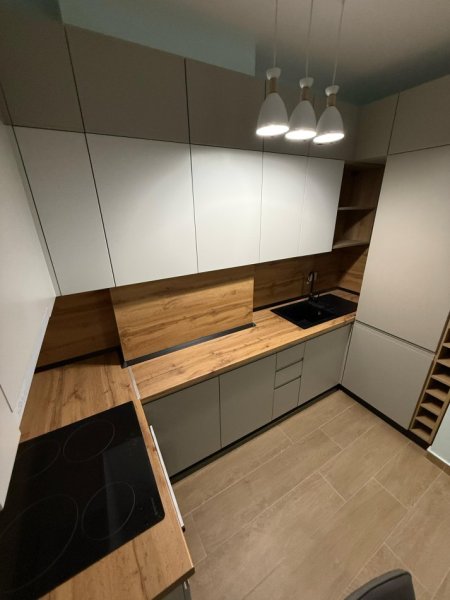 Tirane, jepet me qera apartament 1+1 , 70 m² 500 € (Komuna Parisit)