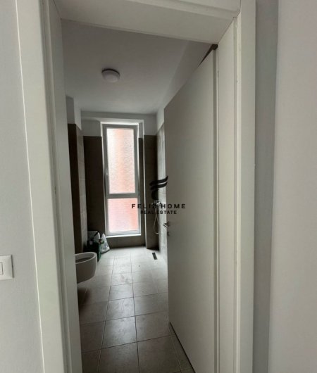 Tirane, jepet me qera zyre Kati 2, 120 m² 1.500 € (STACIONI TRENIT)