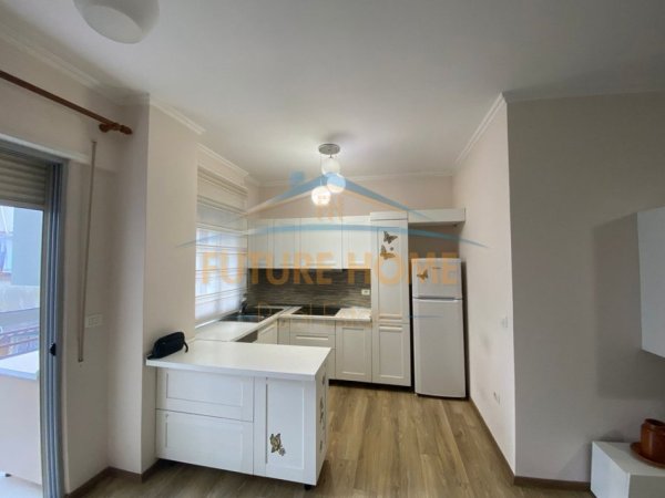 Tirane, jepet me qera apartament 2+1 Kati 4, 100 m² 650 € (Liqeni i Thatë)