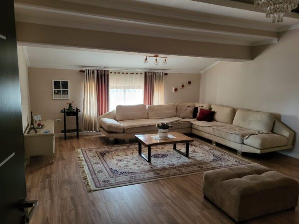 Tirane, jepet me qera apartament 2+1+Ballkon Kati 6, 130 m² 600 € (Siri Kodra)