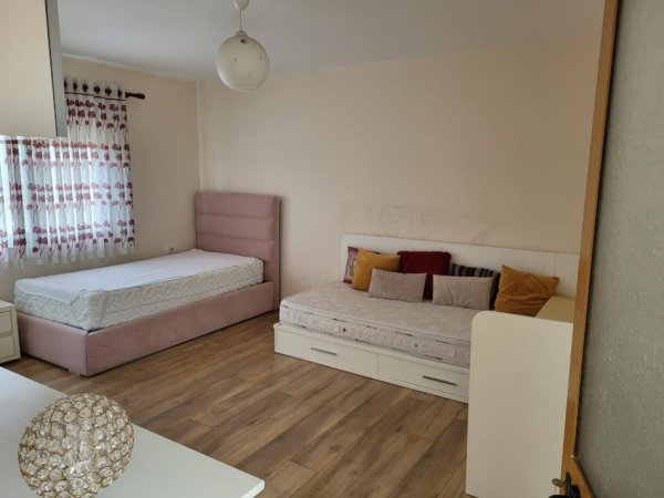 Tirane, jepet me qera apartament 2+1+Ballkon Kati 6, 130 m² 600 € (Siri Kodra)