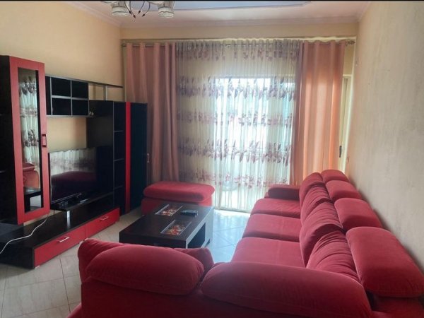 Tirane, jepet me qera apartament 2+1+Ballkon Kati 3, 90 m² 400 € (Rruga Artin Basha)