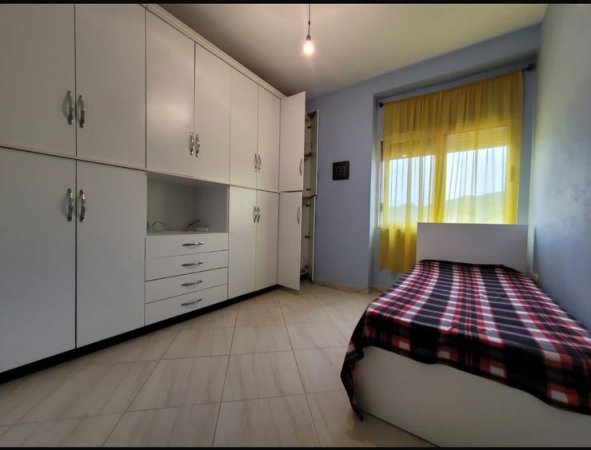 Tirane, jepet me qera apartament 2+1+Ballkon Kati 3, 90 m² 400 € (Rruga Artin Basha)