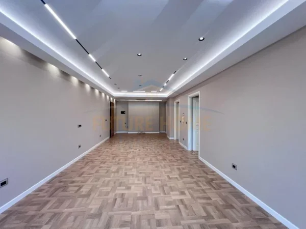 Tirane, jepet me qera zyre Kati 7, 120 m² 1.800 € (Ambasador 3)