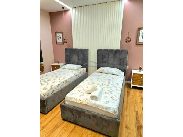Tirane, jepet me qera apartament 2+1 Kati 3, 96 m² 650 € (Liqeni i Thate)