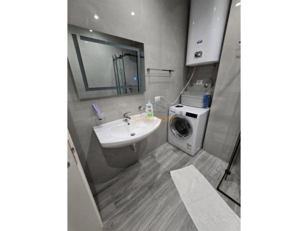 Tirane, jepet me qera apartament 2+1 Kati 3, 96 m² 650 € (Liqeni i Thate)