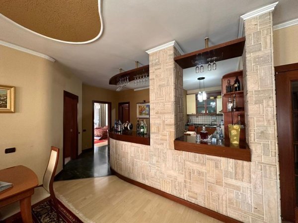 Tirane, jepet me qera apartament 2+1+Aneks+Ballkon Kati 8, 120 m² 750 € (Perballe stadiumit air albania)