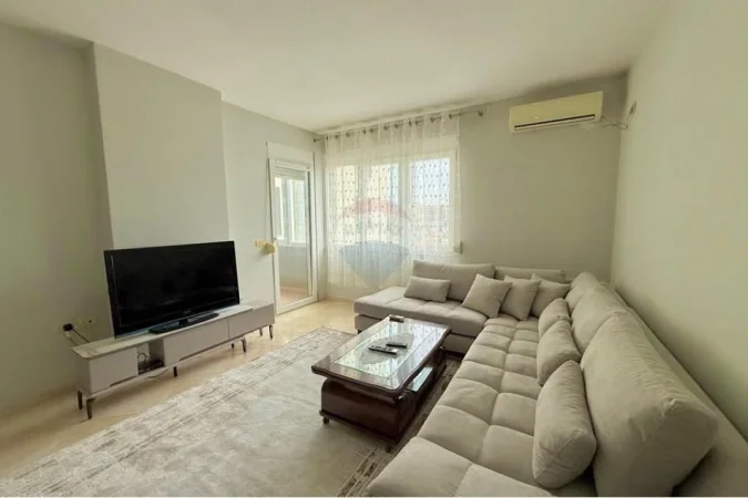 Tirane, jepet me qera apartament 2+1+Ballkon Kati 5, 100 m² 550 € (astir)
