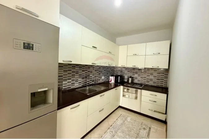 Tirane, jepet me qera apartament 2+1+Ballkon Kati 5, 100 m² 550 € (astir)